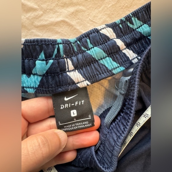 Nike - Boys Shorts - Size L - Few Stray Threads - Picture 6 of 10